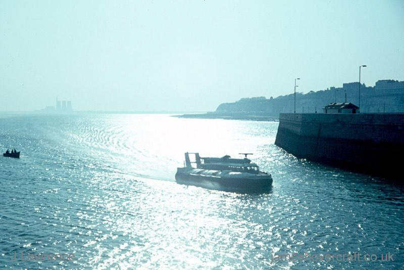 The SRN6 with Hoverlloyd - Entering Ramsgate harbour (Pat Lawrence).